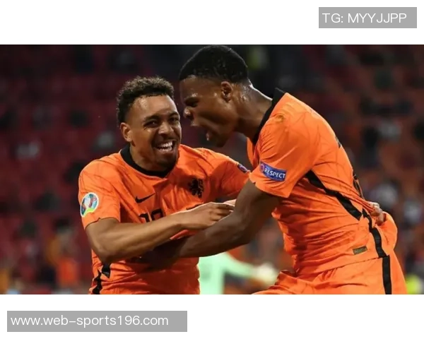 马伦谈与邓弗里斯默契配合称共同训练已久助力球队表现 马伦谈与邓弗里斯默契配合称共同训练已久助力球队表现